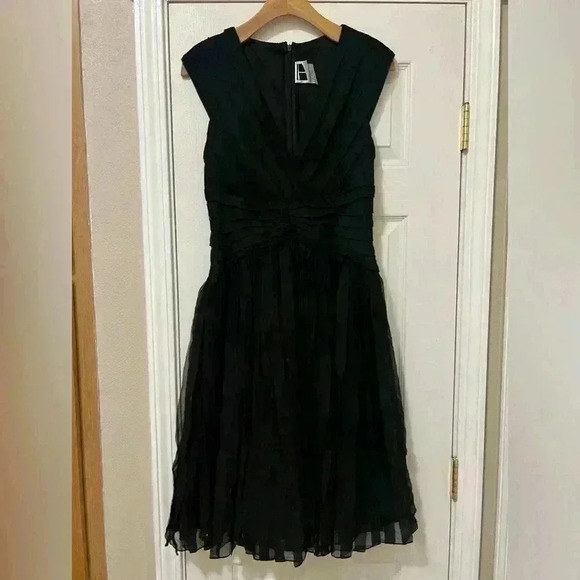 Tadashi Black Chiffon Silk Pleated Dress V Neck 10 vintage - Picture 2 of 9